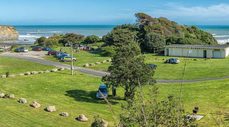 Kai Iwi Beach reserve, playground and car park